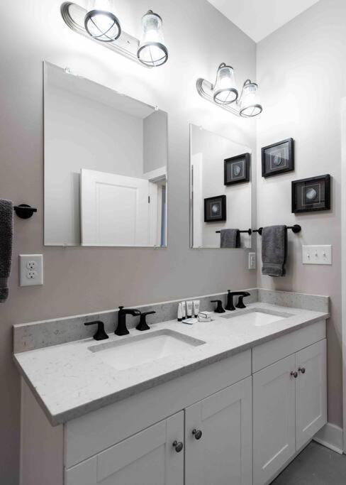 Newly Renovated 3 Bedroom Shelby Park Home **Free Parking** Louisville Ngoại thất bức ảnh