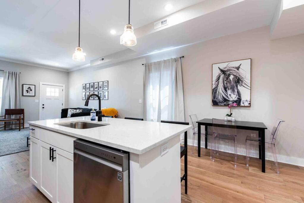 Newly Renovated 3 Bedroom Shelby Park Home **Free Parking** Louisville Ngoại thất bức ảnh