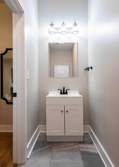 Newly Renovated 3 Bedroom Shelby Park Home **Free Parking** Louisville Ngoại thất bức ảnh