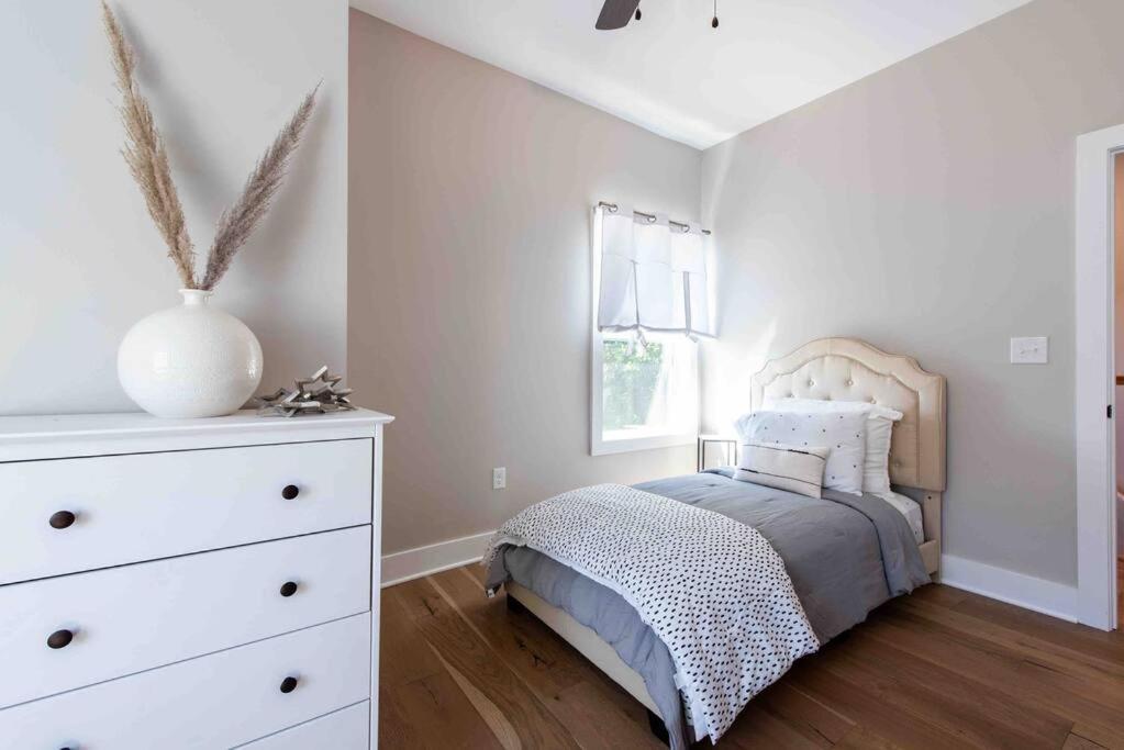 Newly Renovated 3 Bedroom Shelby Park Home **Free Parking** Louisville Ngoại thất bức ảnh